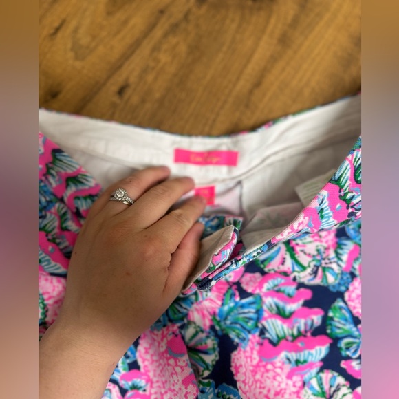 Lilly Pulitzer buttercup shorts size 14 - Picture 2 of 2